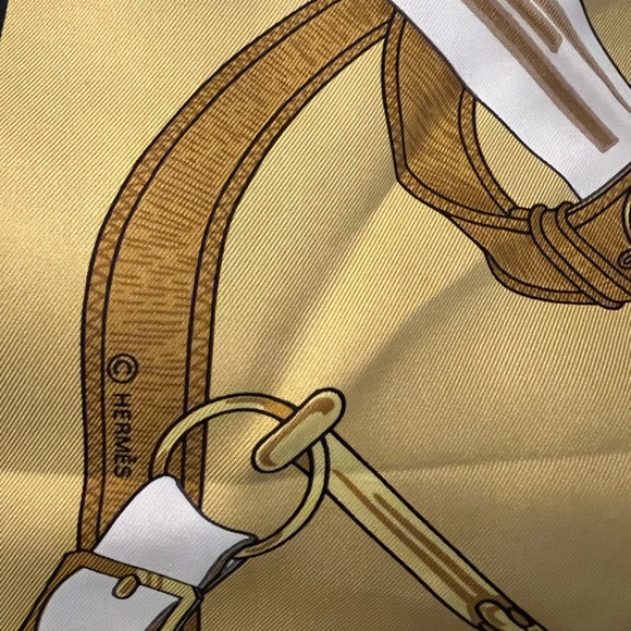 Hermes Scarf Gift Box Square – Vintage Luxe Up Authentic Hermes silk scarf made in Paris w/ box